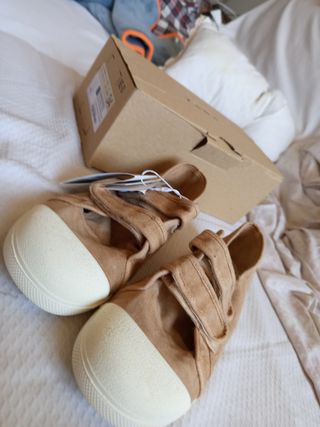 Zapatillas Zara niño talla 34 beige