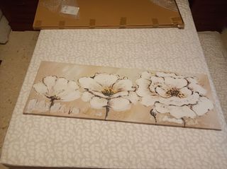 Cuadro flores beige y blanco