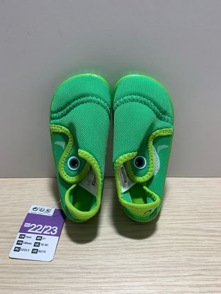 Escarpines niño/niña verdes  talla 22 / 23