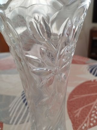 Jarrón de cristal transparente