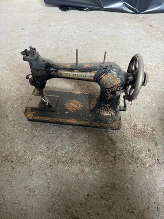 Máquina de coser Wertheim antigua