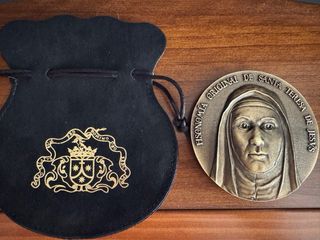 Medallas Santa Teresa: Bronce y Oro Viejo