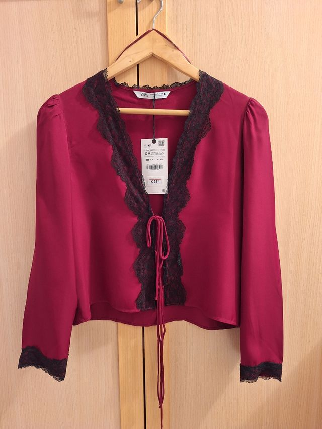 Blusa Zara burdeos encaje XS de segunda mano por 10 EUR en