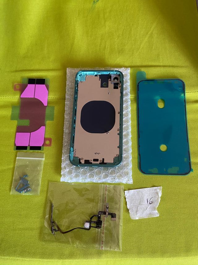 Scocca iPhone 16 Nuova+accessori interni