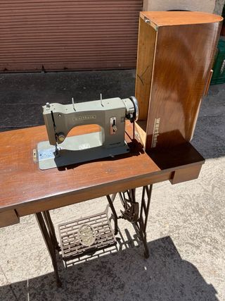 Máquina coser Wertheim antigua con mueble