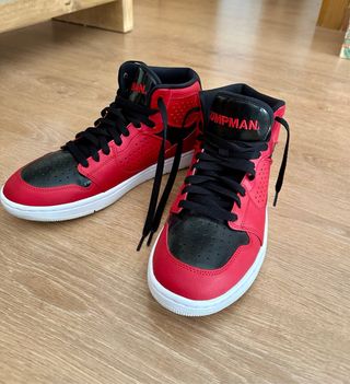 Zapatillas  Nike Jordan 1 Mid - rojas y negras