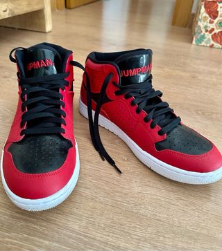 Zapatillas  Nike Jordan 1 Mid - rojas y negras