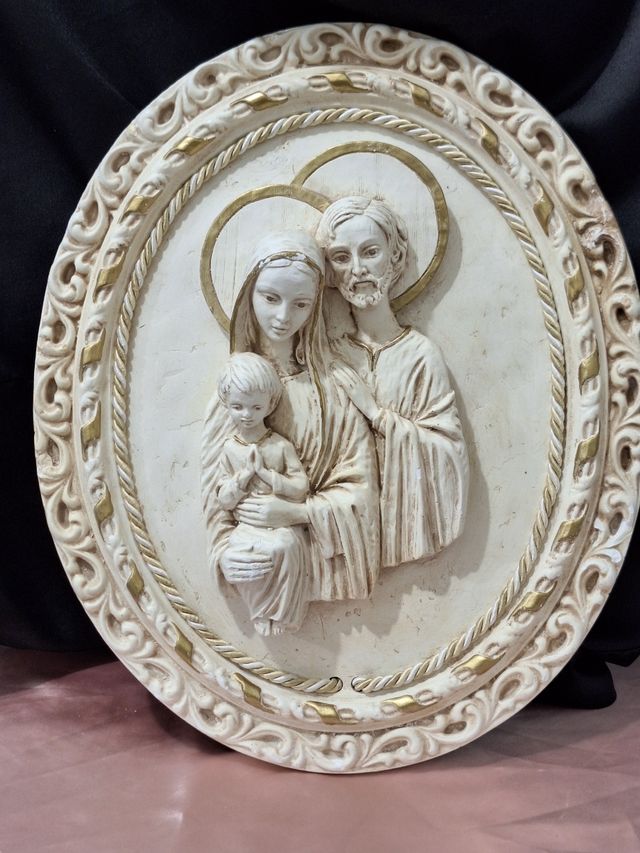 Sacra Famiglia bassorilievo