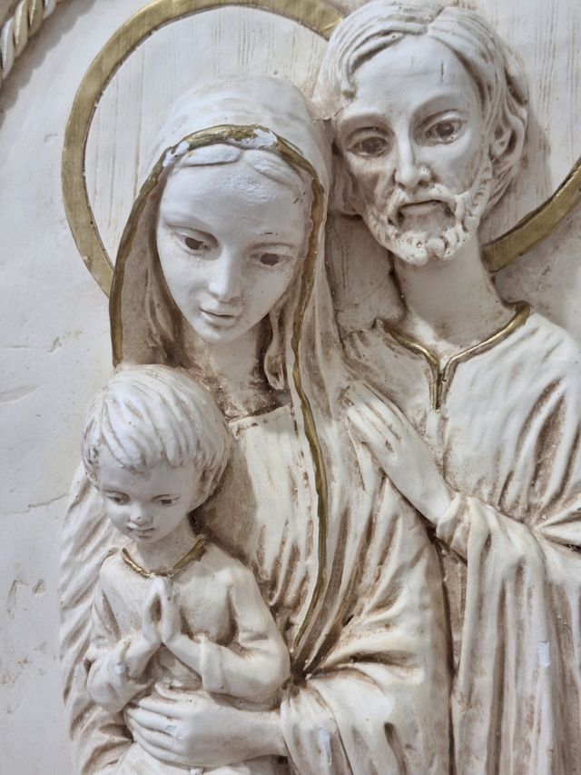 Sacra Famiglia bassorilievo