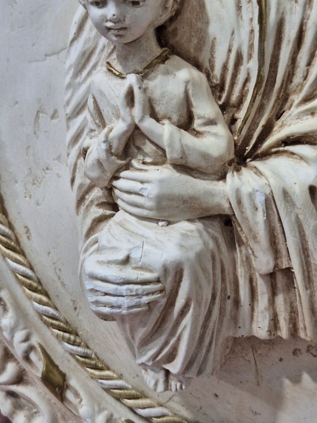 Sacra Famiglia bassorilievo