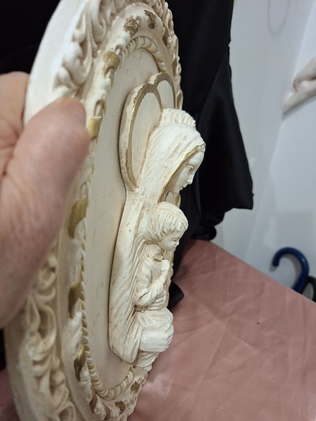 Sacra Famiglia bassorilievo