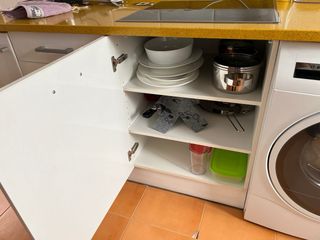 Cocina blanca con electrodomesticos