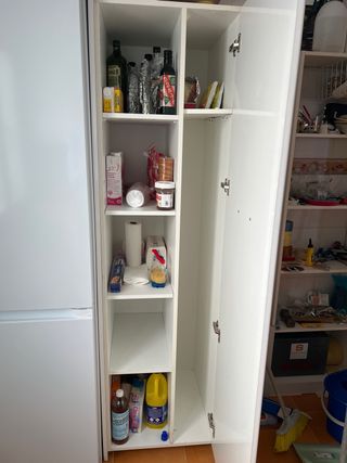 Cocina blanca con electrodomesticos