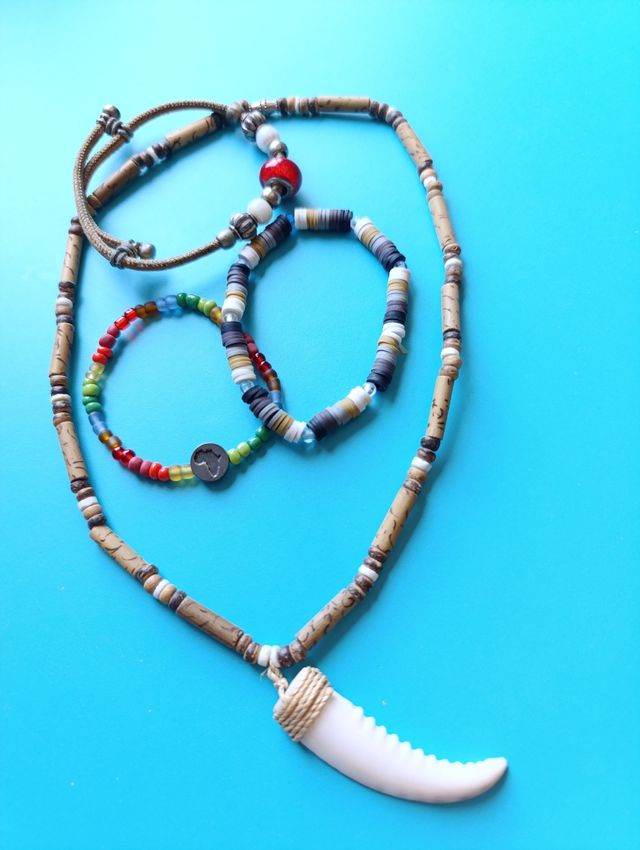 Collar y pulseras artesanales