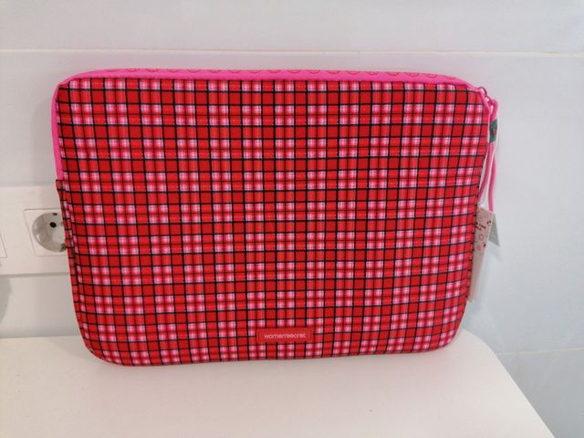 Funda portátil woman'secret roja