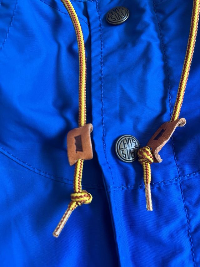 Chaqueta Levi's azul entretiempo