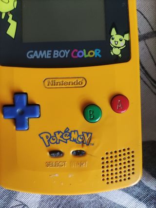 Game Boy Color Pikachu + 4 juegos + accesorios 