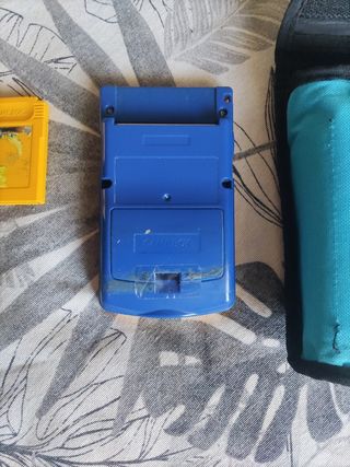 Game Boy Color Pikachu + 4 juegos + accesorios 