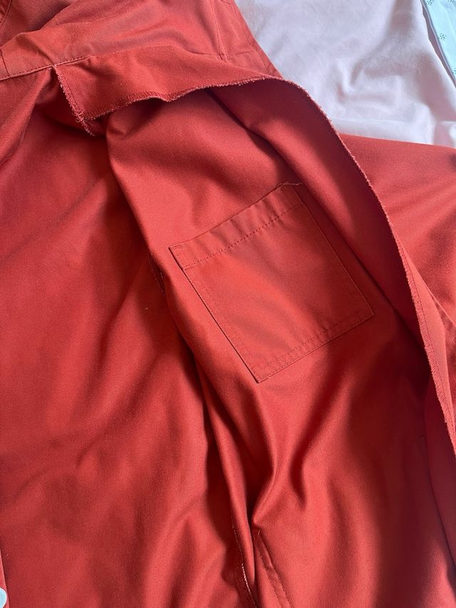 Chaqueta Asos roja con capucha