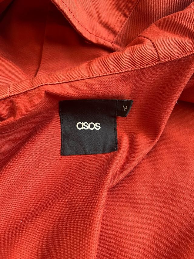 Chaqueta Asos roja con capucha