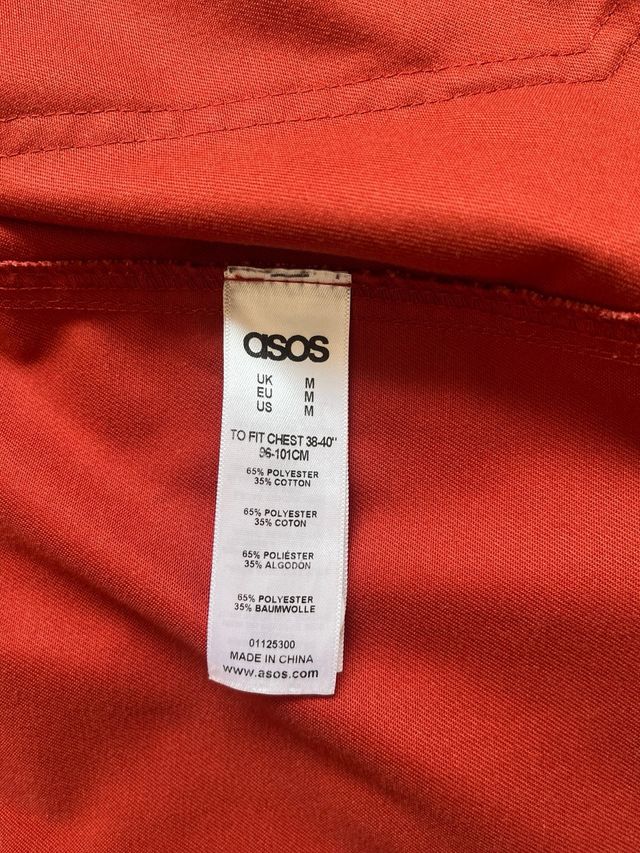 Chaqueta Asos roja con capucha