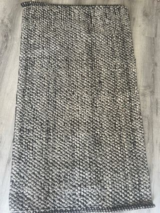 Alfombra gris y negra - 130x70cm