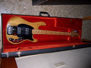 MUSIC MAN SABRE BASS 1978