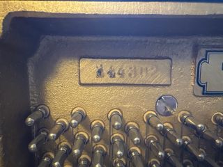 Petrof Piano de pared de 1982