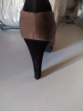 Zapatos tacón negros y marrones