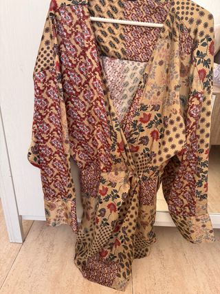 Mono Zara estampado flores beige-rojo