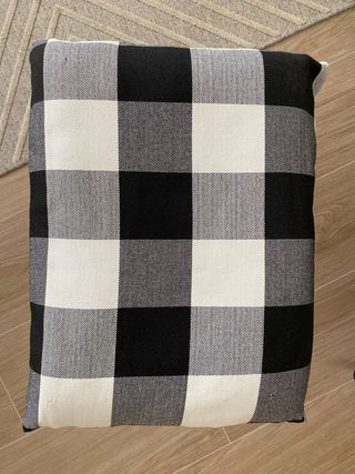 Taburete blanco y negro