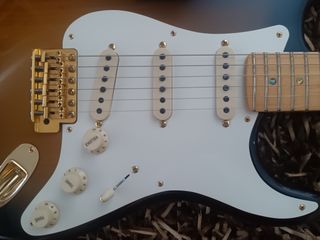 Fender Stratocaster Relic 57 electrónica