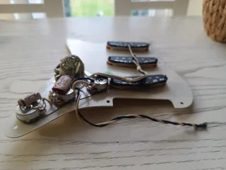 Fender Stratocaster Relic 57 electrónica