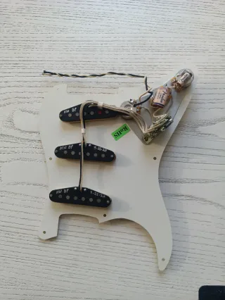 Fender Stratocaster Relic 57 electrónica