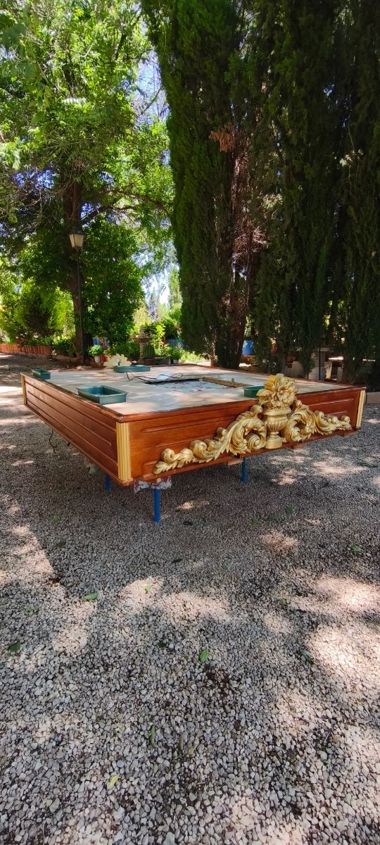 Trono andas antiguo dorado