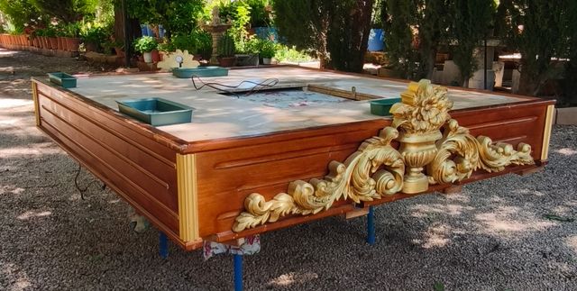 Trono andas antiguo dorado