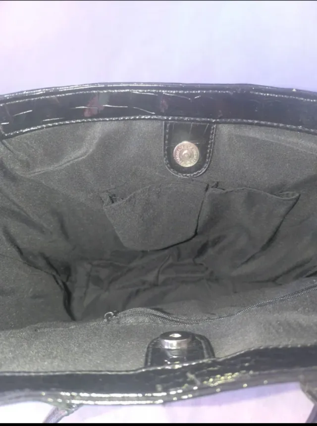 Bolso charol negro c/detalle leopardo