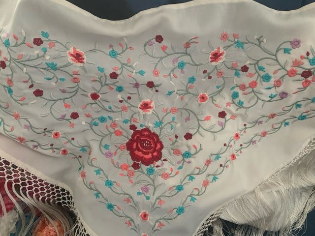 Mantoncillo Blanco Bordado