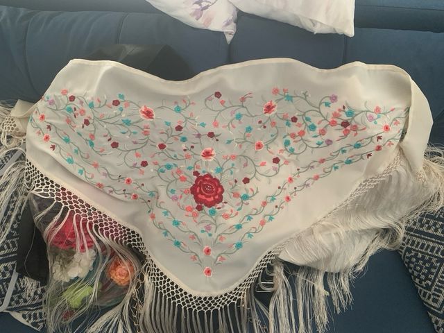 Mantoncillo Blanco Bordado