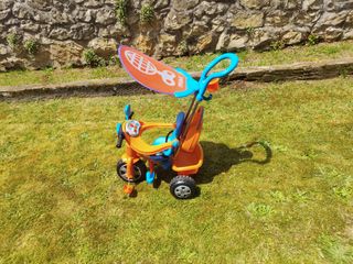 Triciclo infantil con capota