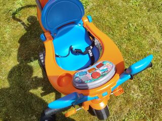 Triciclo infantil con capota