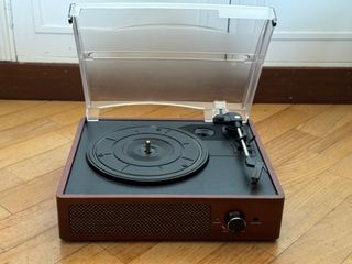 Tocadiscos marrón vintage