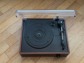Tocadiscos marrón vintage