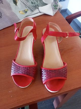 Sandalias rojas tacón 