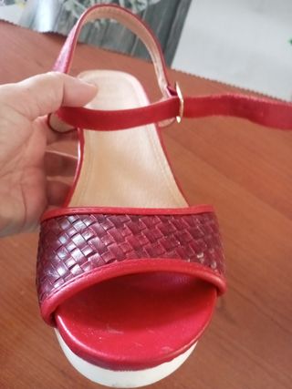 Sandalias rojas tacón 