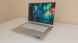 Gigabyte Aero 16 OLED - Portátil