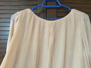 Vestido Mono plisado Zara beige