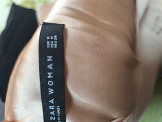 Vestido Mono plisado Zara beige