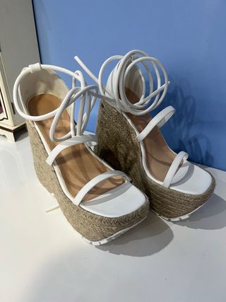 Sandalias cuña blancas