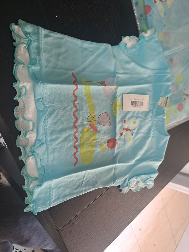 4 Camisetas niña flores mariposas precio  cada